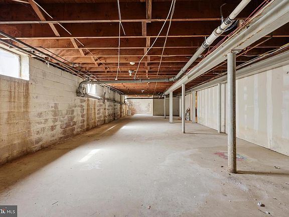 4th image of 207 Ulmer Ave