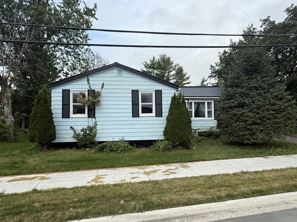 10 Potter Dr, Loyalist, ON K0H 2H0