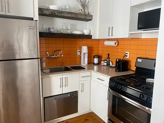 Rented by Wyckoff Heights Realty Inc. | media 6