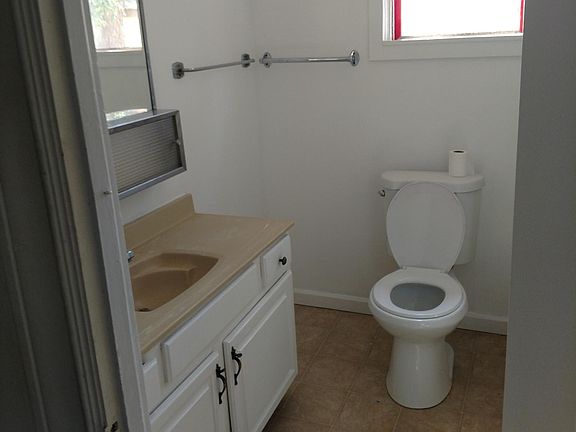4th image of 210 Cherry St