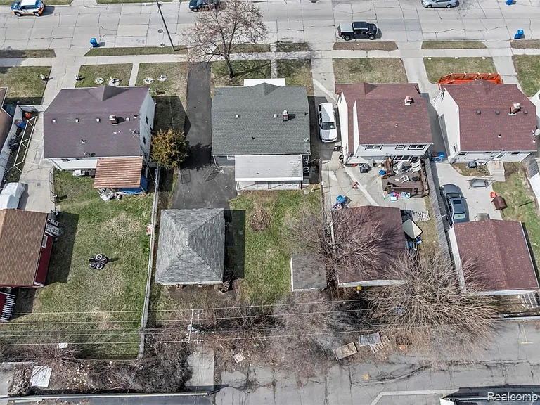 27210 Seyburn Ave — Photo 5