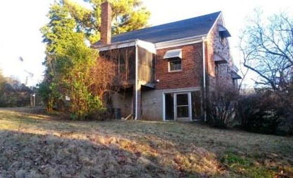 5th image of 909 Jefferson Cir