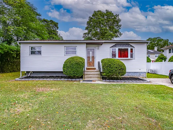 20 Lupidia Street, Amityville, NY 11701