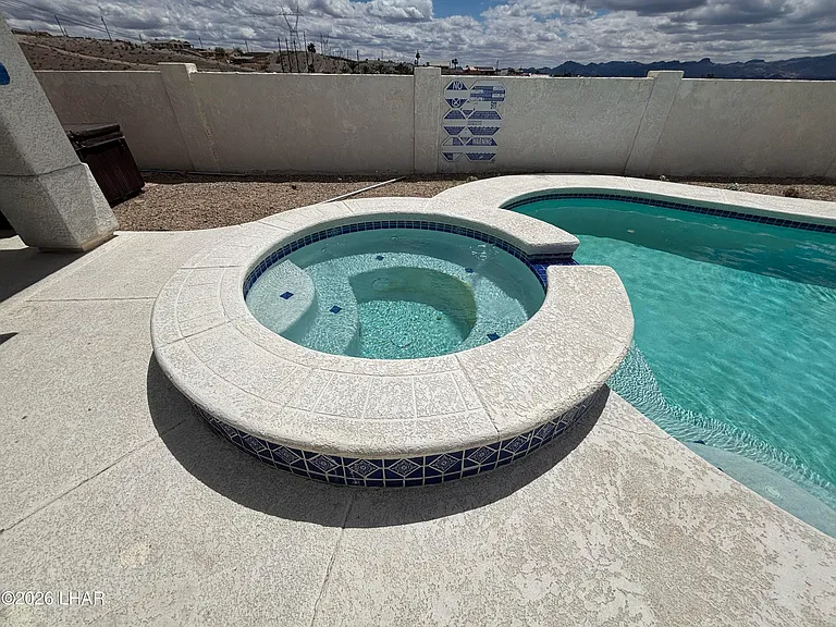 1210 Palmas Dr — Photo 12