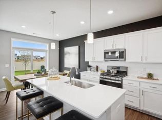 1800 Tyrone Dr, Shakopee, MN 55379