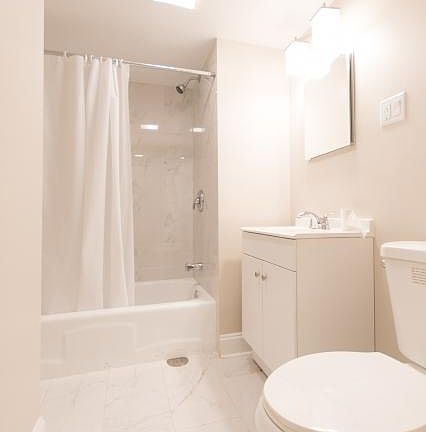 5th image of 609 W Stratford Pl APT 2C