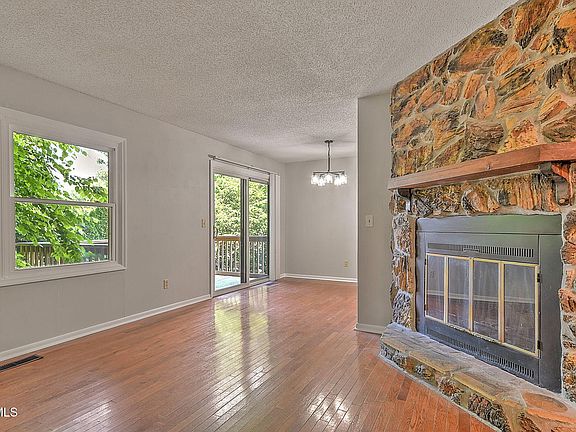 5th image of 513 Pilgrim Ct APT A