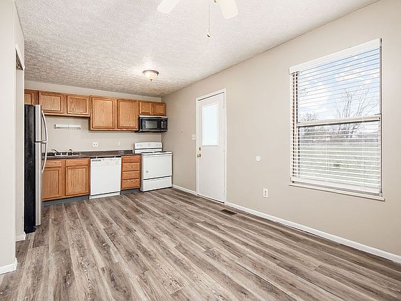 3rd image of 4853 Charlton Ct
