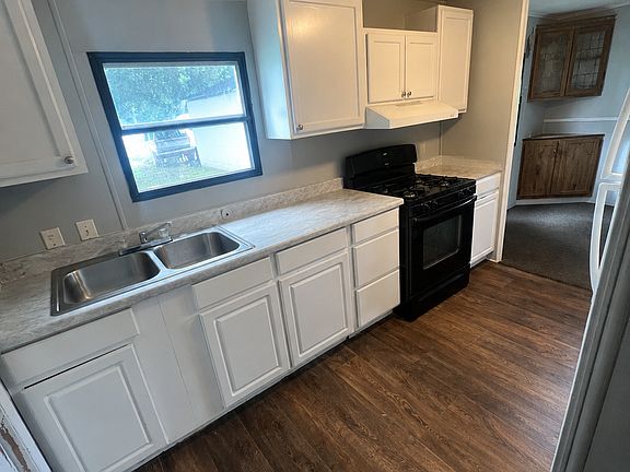 3rd image of 41 Hopkins St