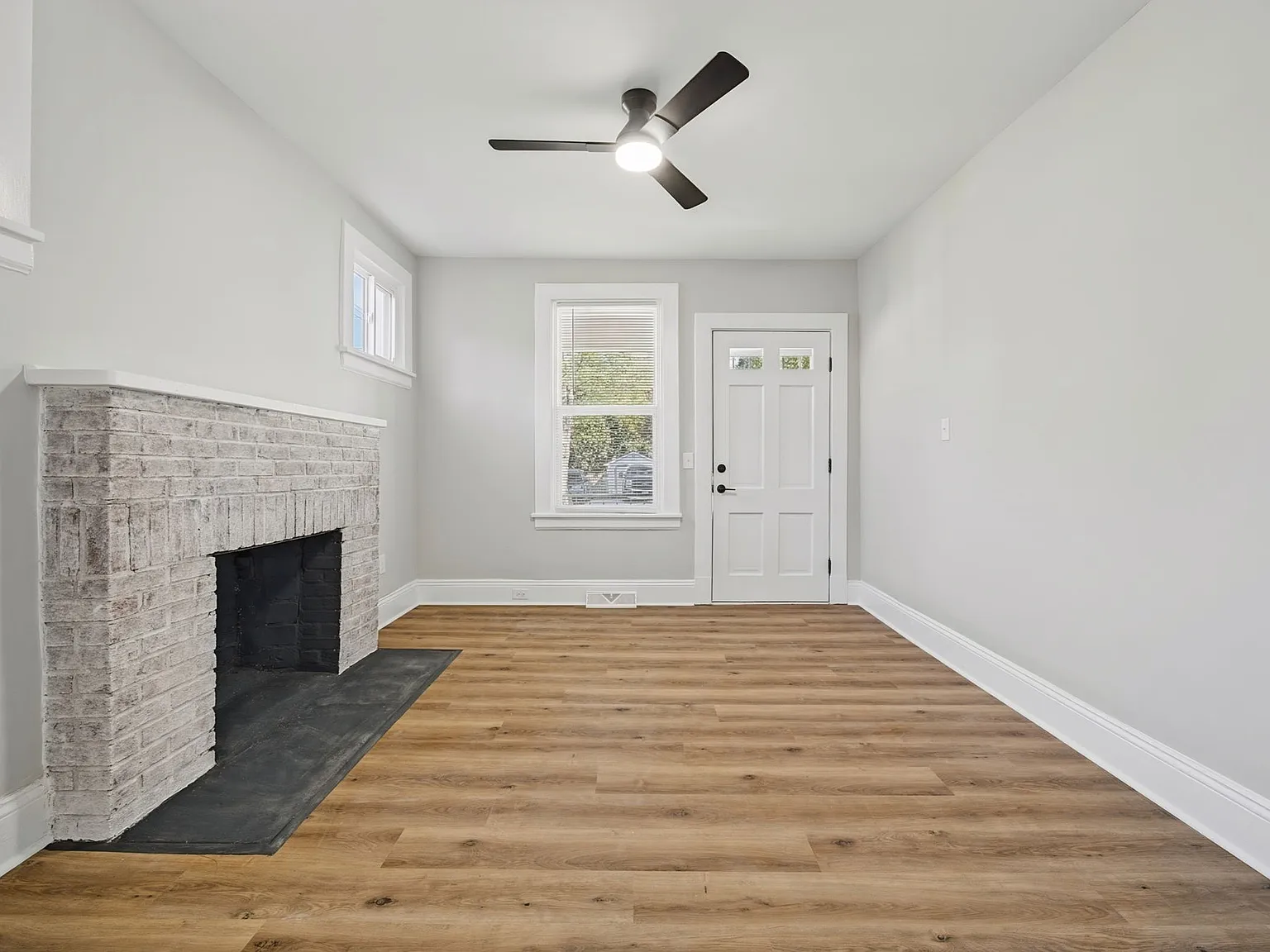 3 bed, 1452 sqft, $2,450 — Photo 4