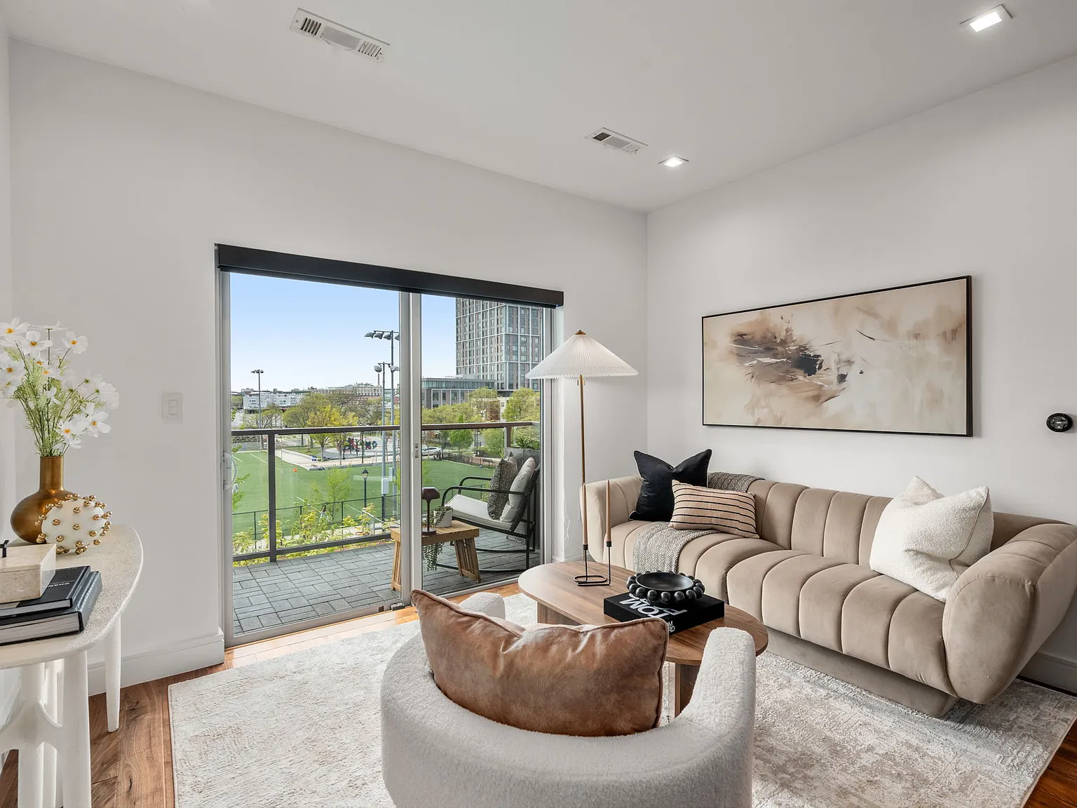 3 bed, 1195 sqft, $6,000 — Photo 3
