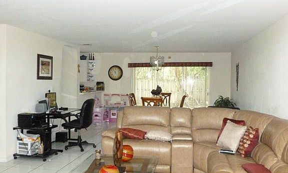 2nd image of 323 NE 211th Ter