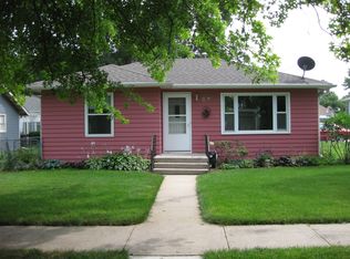 804 J St, Aurora, NE 68818