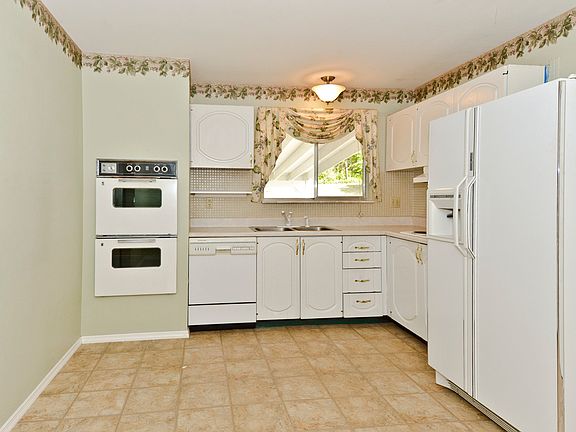 2nd image of 1021 Stuyvesant Ln