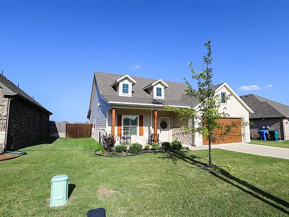 3rd image of 2301 Shady Oaks Ln