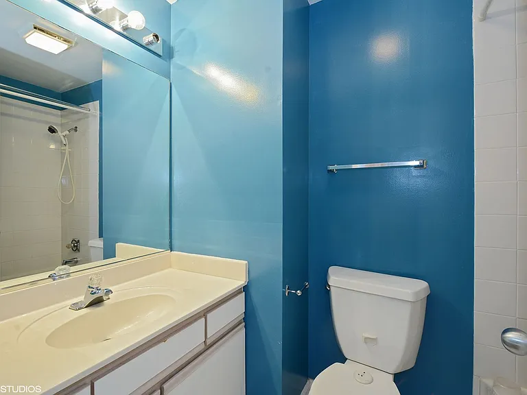 1560 N Saint Marks Pl — Photo 9