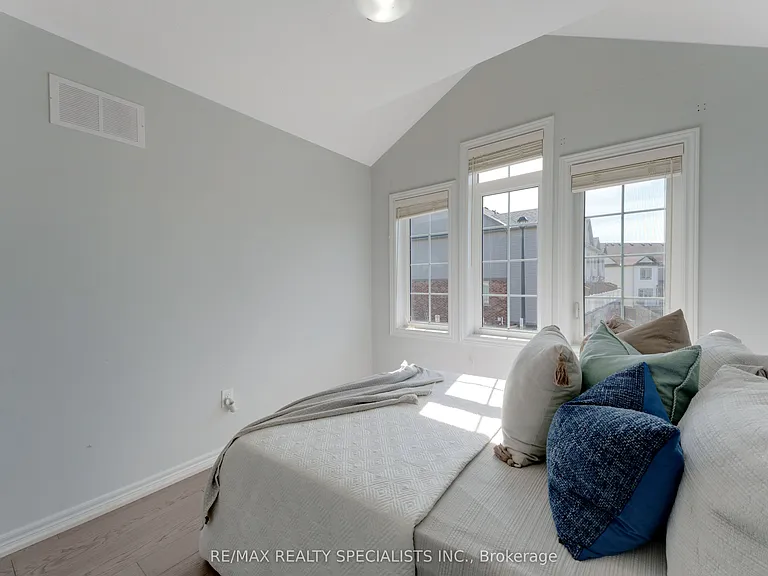 740 Linden Dr #4 — Photo 32