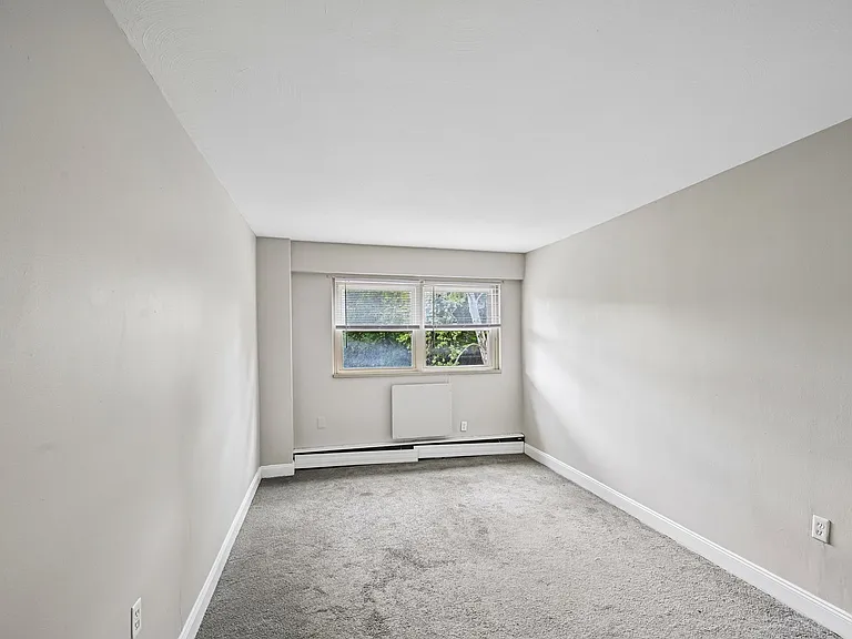 Bryn Mawr Apartments — Photo 21
