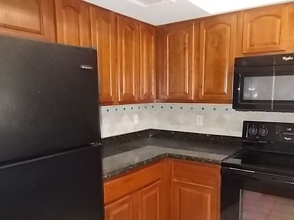 NEW STOVE & MICROWAVE