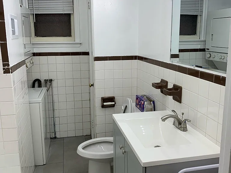1106 Pine St #1R — Photo 6