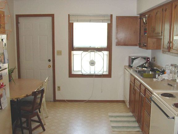 2nd image of 421 Bowery St #421-04