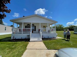 605 Partridge Dr, Cadillac, MI 49601