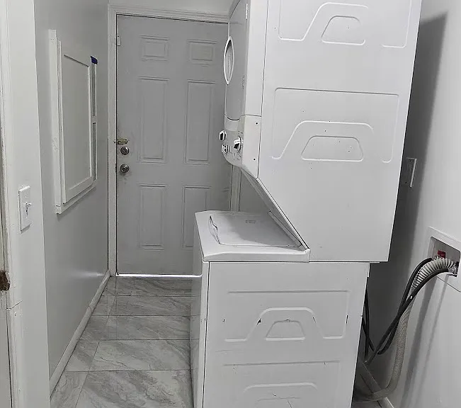 629 W Watson St — Photo 36