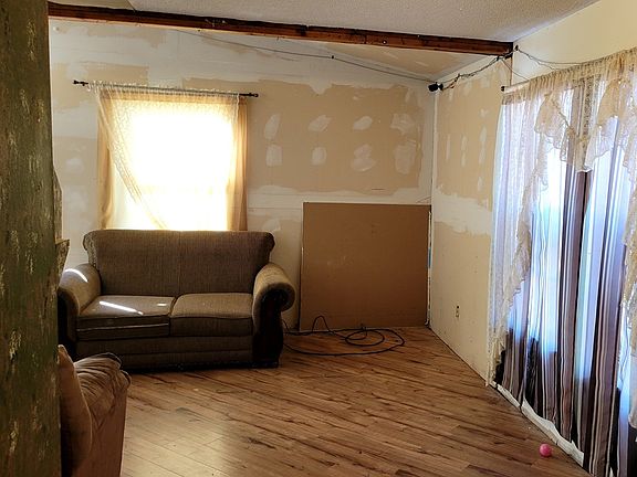 4th image of 100 Pompano Dr