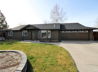3169 SW Reindeer Ct, Redmond, OR 97756