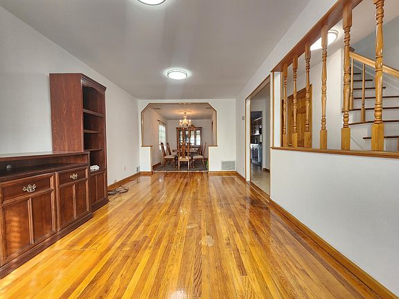 2nd image of 2341 Whitestone Expy