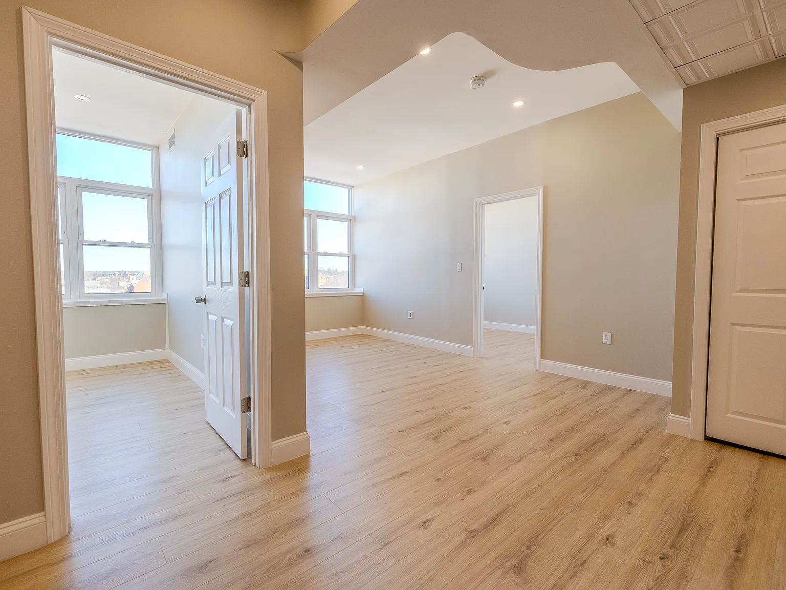 2 bed, 738 sqft, $2,650 — Photo 2