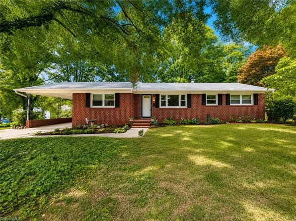 1910 Flatrock St, Winston Salem, NC 27107