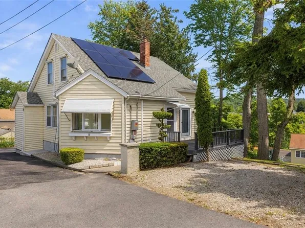 32 Cottage St, Johnston, RI 02919