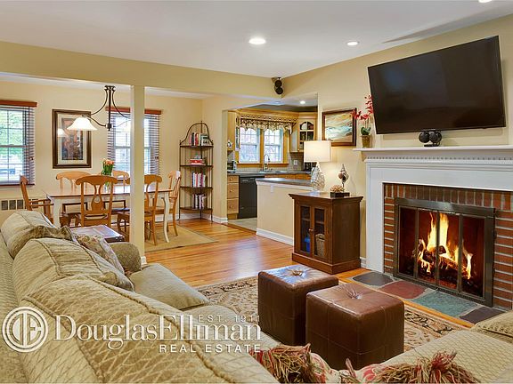 5th image of 35 Saint Marks Ln