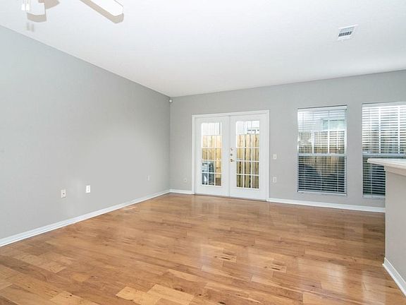 5th image of 404 S Willow Ave APT D