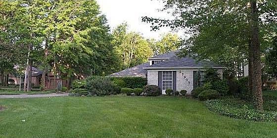 1st image of 27905 Hilliard Blvd