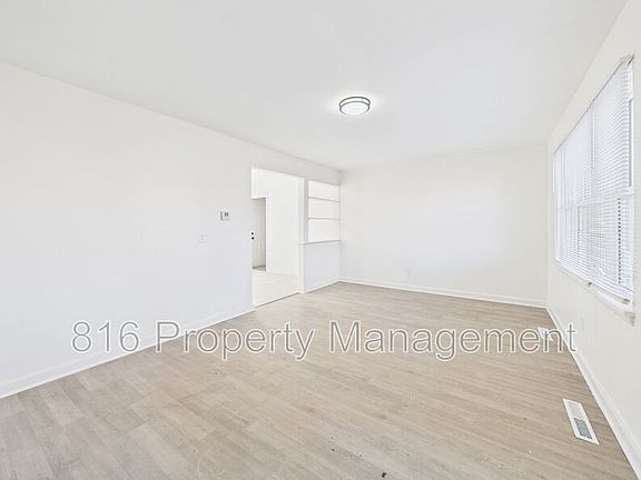 4th image of 5017 Dodson Ave
