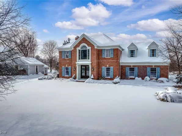 42 Fox Trace Ln, Hudson, OH 44236