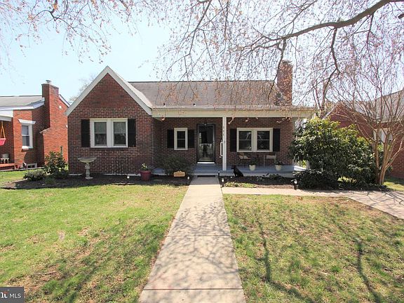 2nd image of 604 Lee Pl