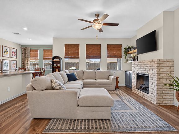 3rd image of 756 Pistachio Pkwy