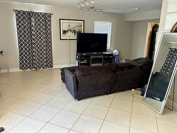 2nd image of 3056 RIVERSIDE #1C