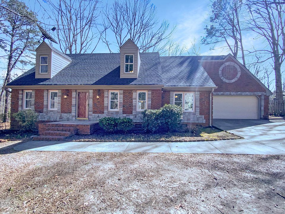 1st image of 204 Colonial Dr