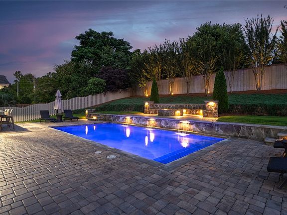 5th image of 3205 Pinecrest Dr