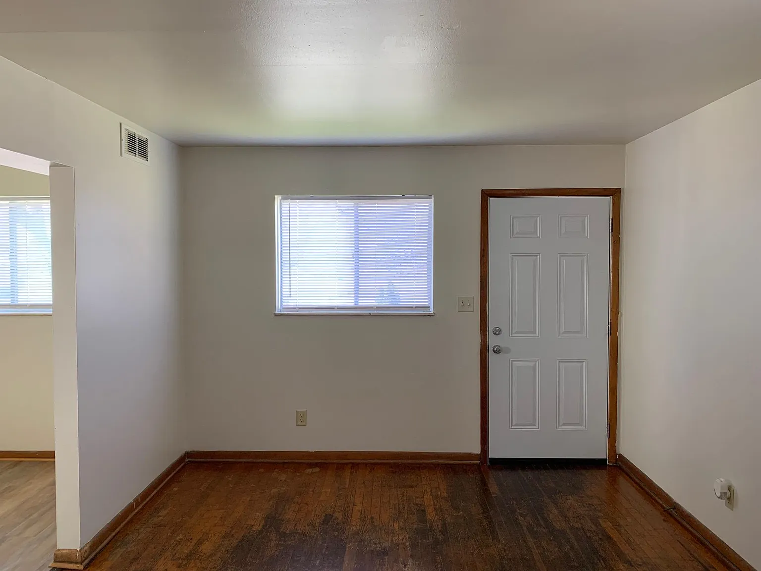 2 bed, 792 sqft, $895 — Photo 2