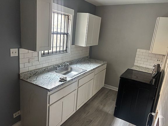 4th image of 2861 Mutter St