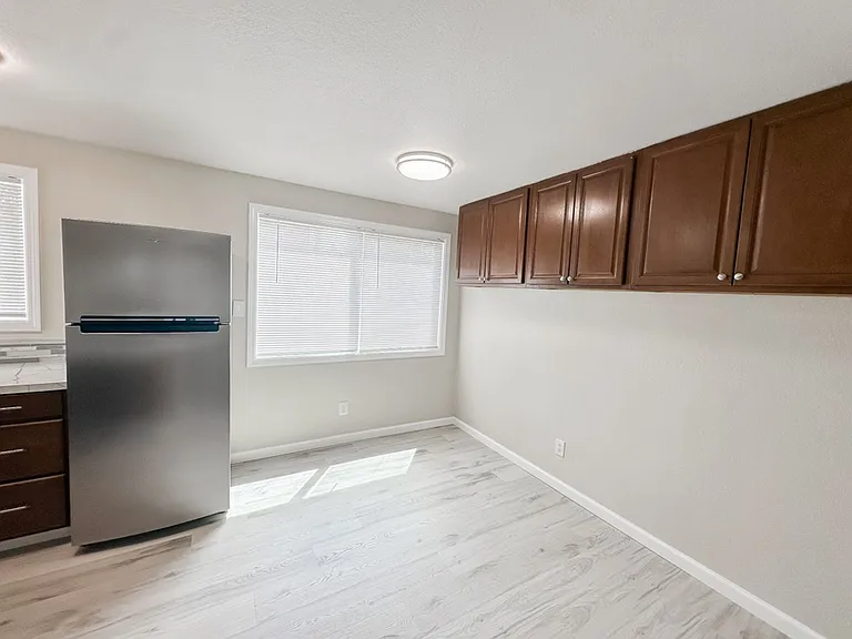180 Garland Way N — Photo 4