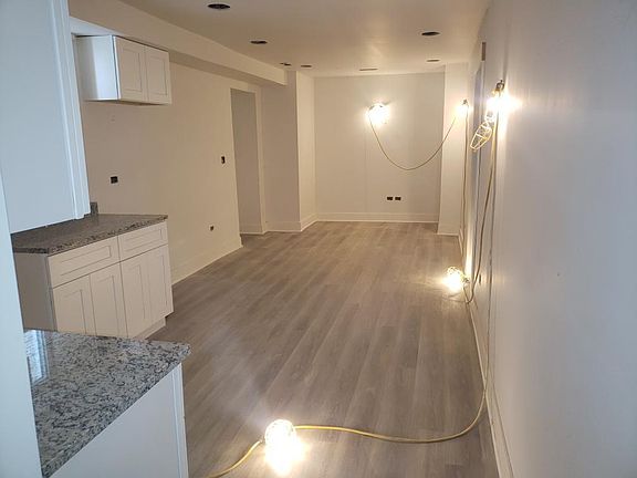 5th image of 7215 N Damen Ave #Basement