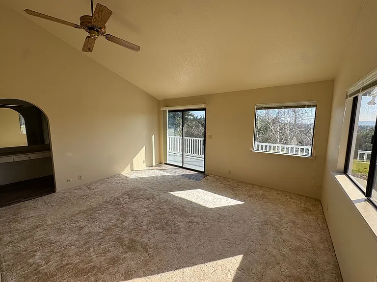 1571 Vista Grande Ln — Photo 17