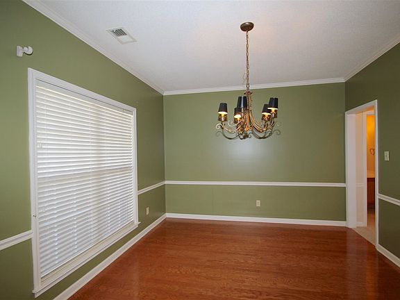 3rd image of 3847 Peachtree Cv