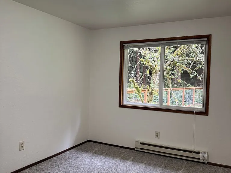 4005 NE Kedros Dr — Photo 18